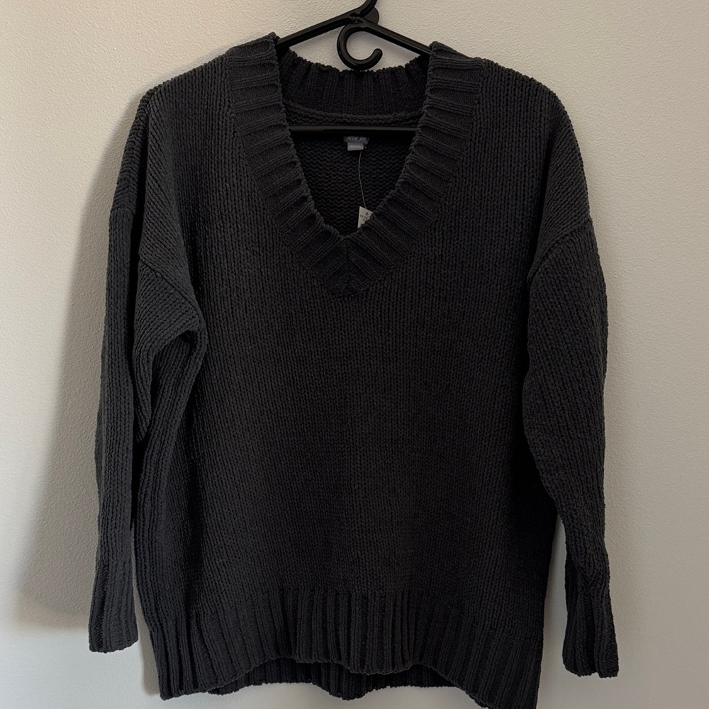 Aerie women’s size XS oversized v neck Sweater NWT